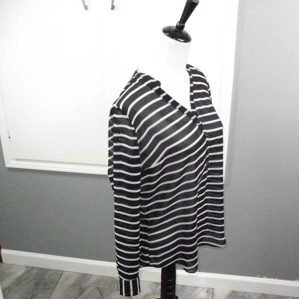 A.n.a Black/White Stripe Sheer Partial Button Front Blouse Size Medium - Picture 5 of 6